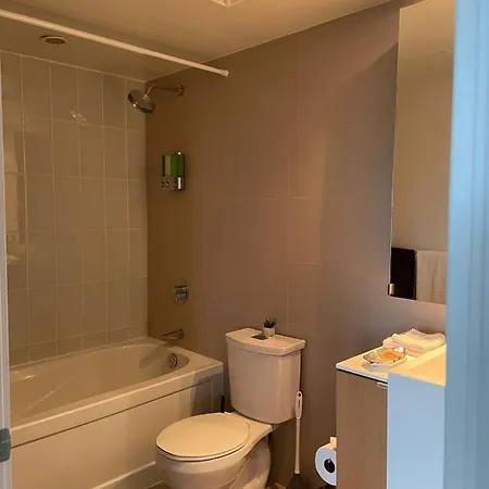 Toronto Downtown Luxurious Stylish 3 Bedroom 3 Bath 2 Balconies Near Rogers Centre Lakeview Condo Exterior photo
