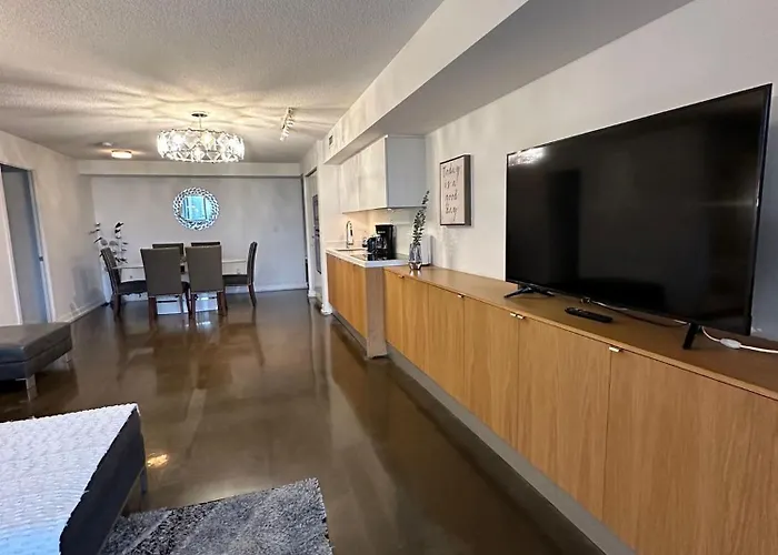 Toronto Downtown Luxurious Stylish 3 Bedroom 3 Bath 2 Balconies Near Rogers Centre Lakeview Condo