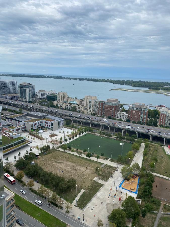 Downtown Luxurious Stylish 3 Bedroom 3 Bath 2 Balconies Near Rogers Centre Lakeview