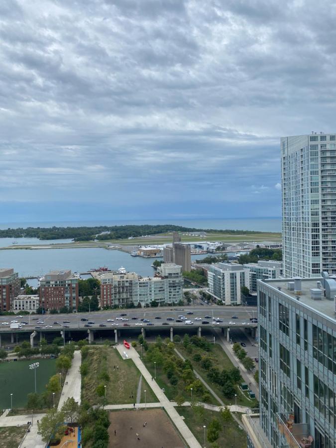 Downtown Luxurious Stylish 3 Bedroom 3 Bath 2 Balconies Near Rogers Centre Lakeview *