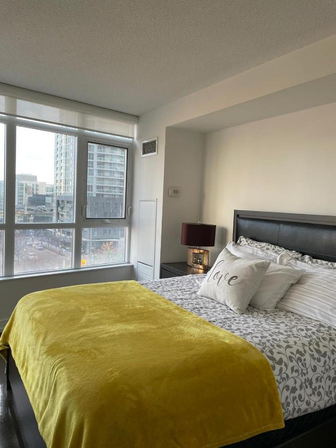 Downtown Luxurious Stylish 3 Bedroom 3 Bath 2 Balconies Near Rogers Centre Lakeview Toronto