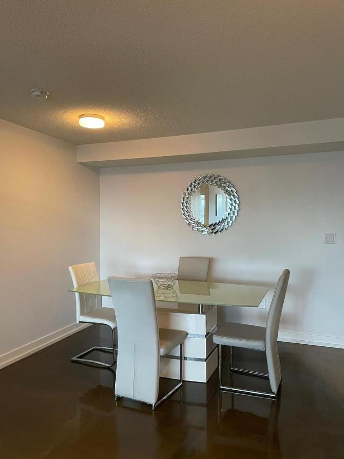 Downtown Luxurious Stylish 3 Bedroom 3 Bath 2 Balconies Near Rogers Centre Lakeview *
