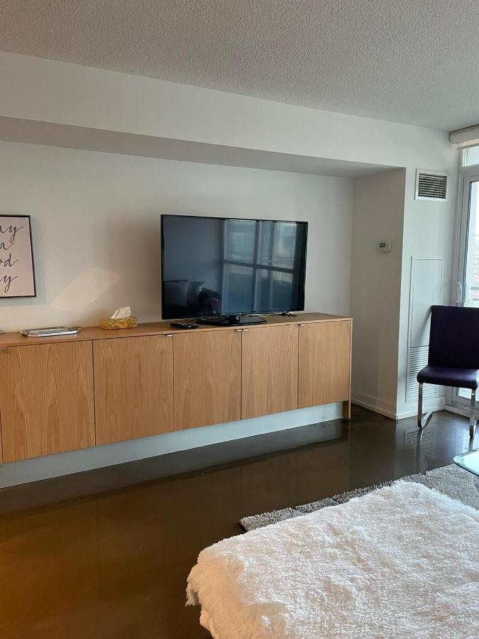 Downtown Luxurious Stylish 3 Bedroom 3 Bath 2 Balconies Near Rogers Centre Lakeview Toronto