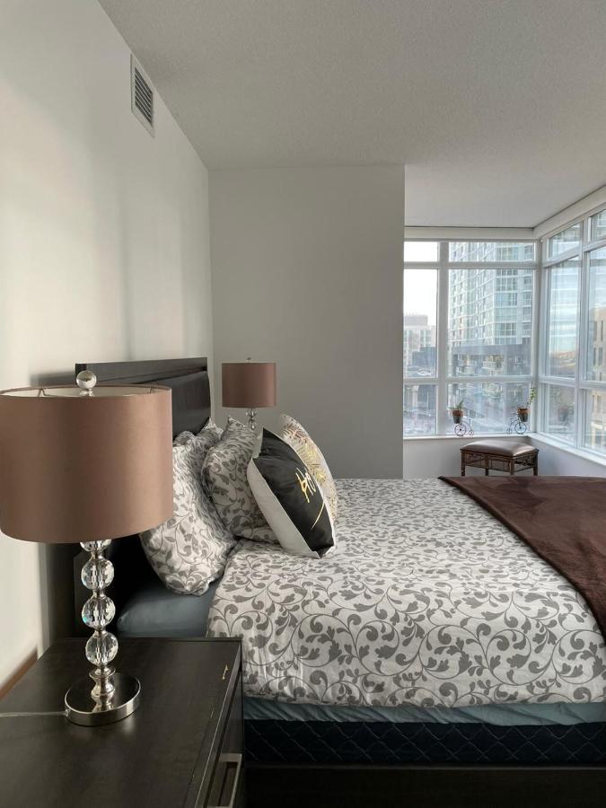 Apartment Downtown Luxurious Stylish 3 Bedroom 3 Bath 2 Balconies Near Rogers Centre Lakeview Toronto