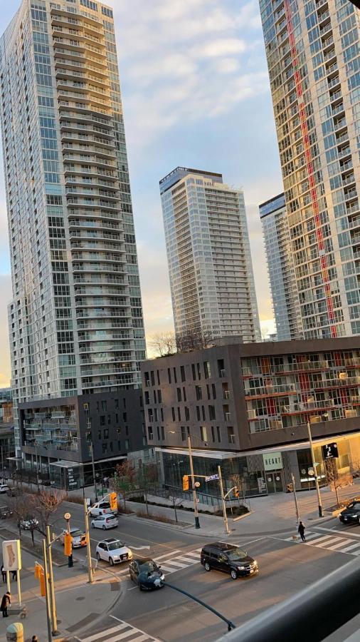 Apartment Downtown Luxurious Stylish 3 Bedroom 3 Bath 2 Balconies Near Rogers Centre Lakeview