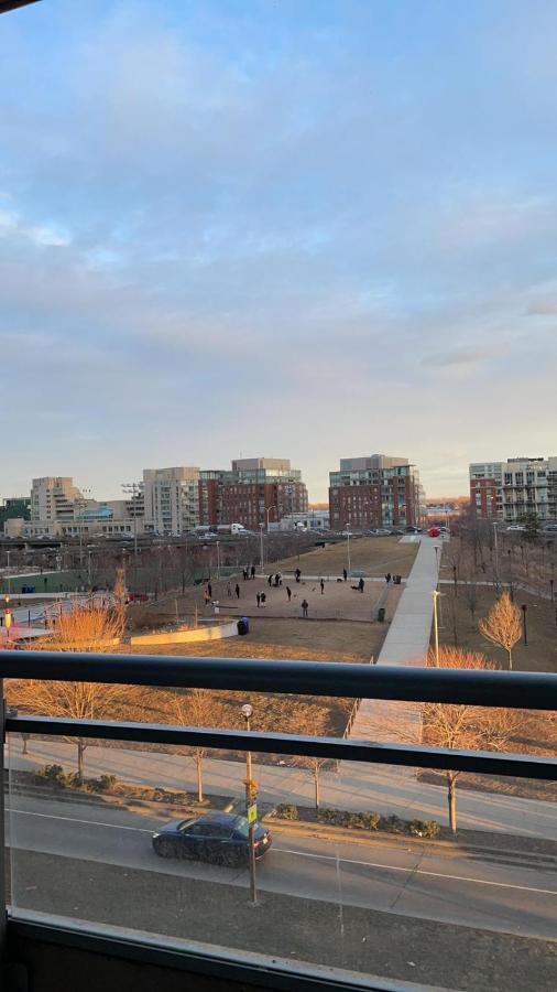 Apartment Downtown Luxurious Stylish 3 Bedroom 3 Bath 2 Balconies Near Rogers Centre Lakeview *