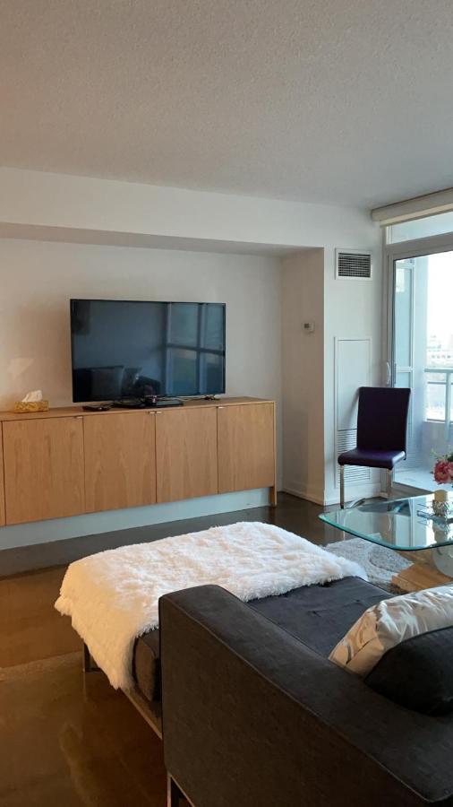 Downtown Luxurious Stylish 3 Bedroom 3 Bath 2 Balconies Near Rogers Centre Lakeview Apartment Toronto