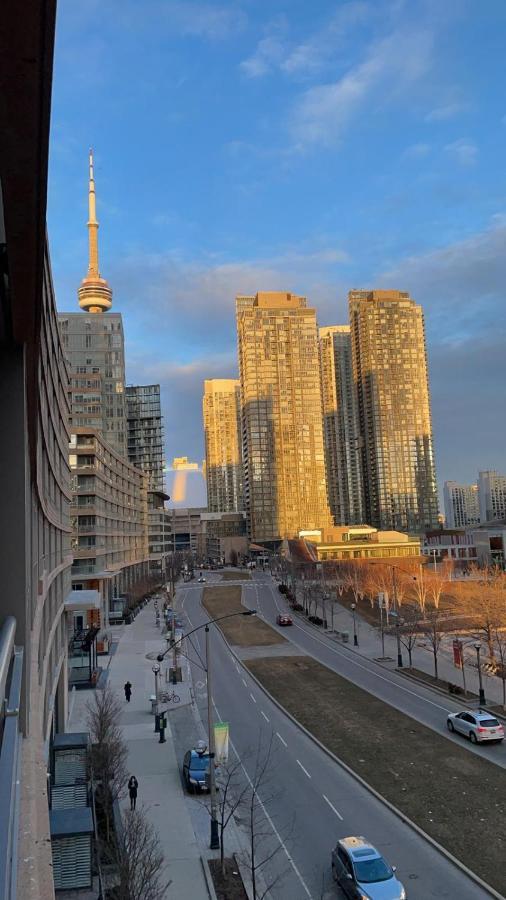 Downtown Luxurious Stylish 3 Bedroom 3 Bath 2 Balconies Near Rogers Centre Lakeview Apartment