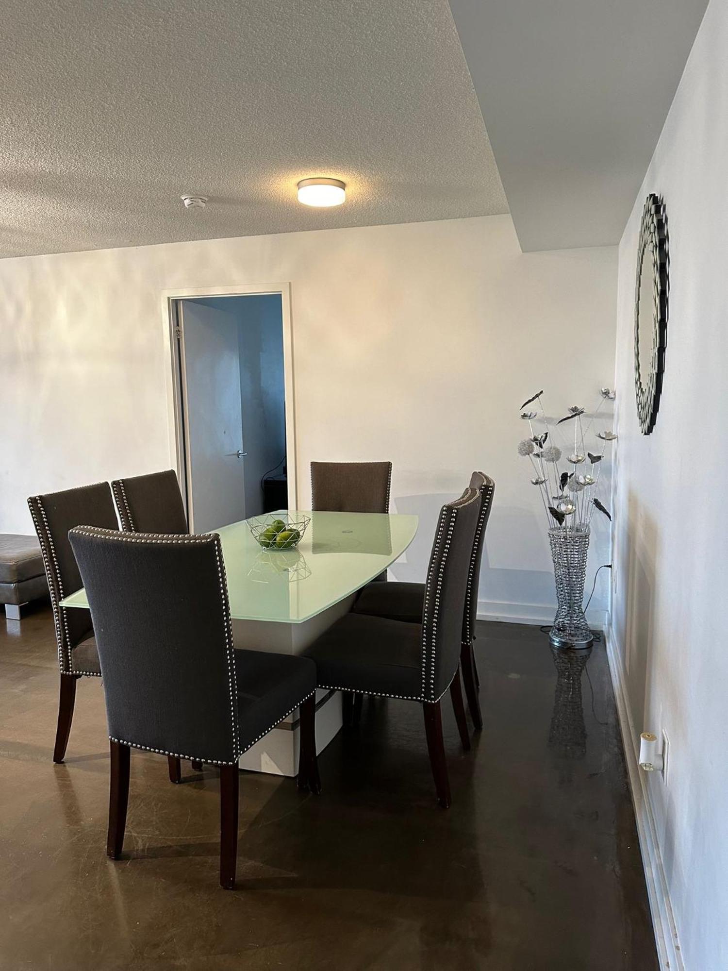 Apartment Downtown Luxurious Stylish 3 Bedroom 3 Bath 2 Balconies Near Rogers Centre Lakeview Toronto